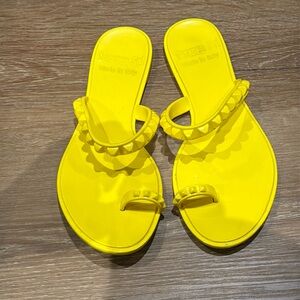 Pre-owned sandals